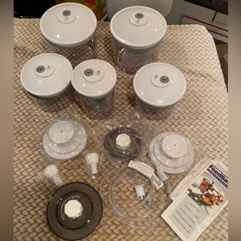NWOT FoodSaver Vacuum Sealer Accessories